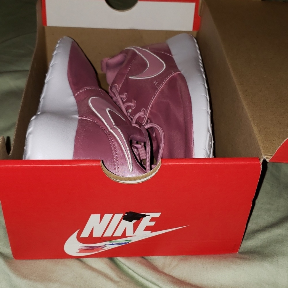 Shoes - Picture 6 of 6